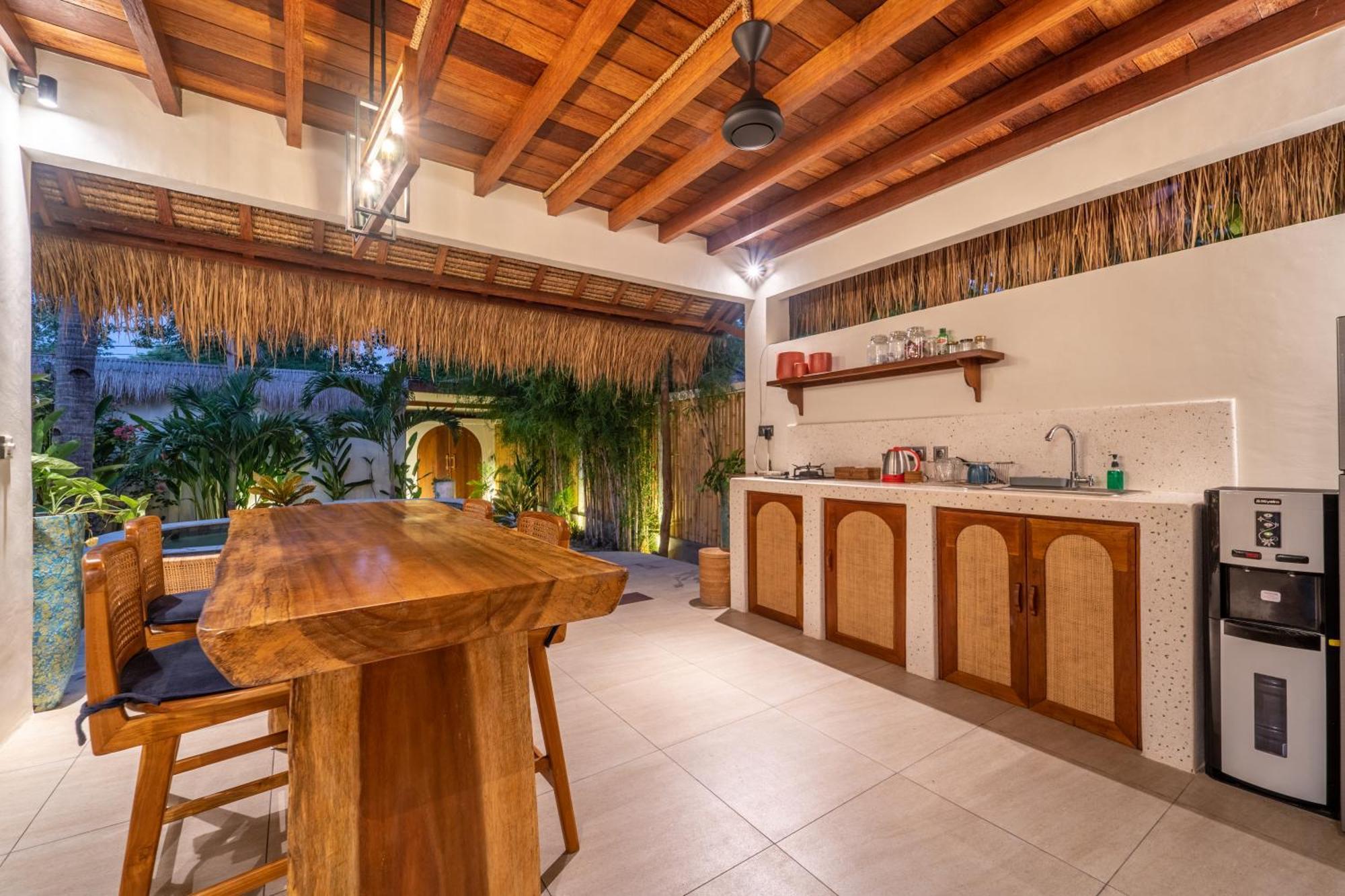 La Villa Loca Gili Air Exterior photo