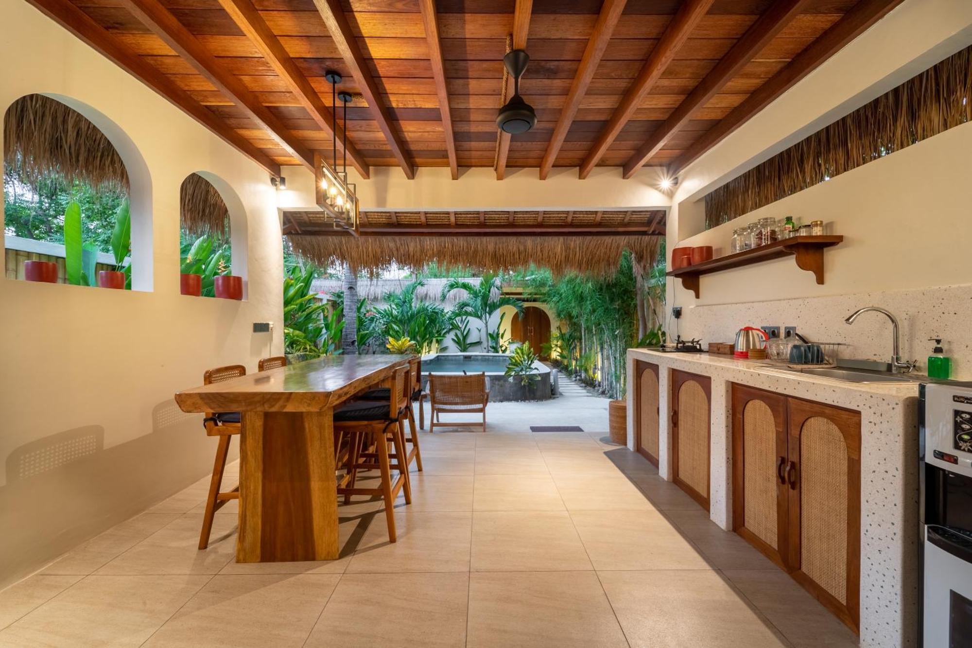 La Villa Loca Gili Air Exterior photo